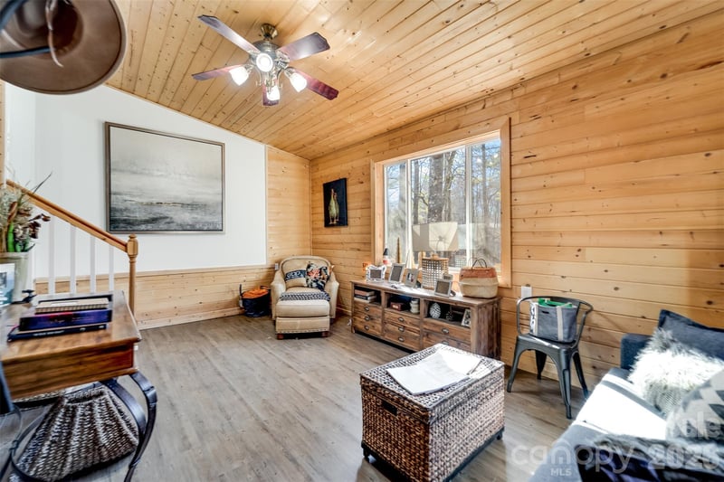 67 Watauga Heights Rd, Franklin, NC 28734