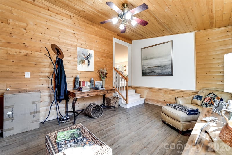 67 Watauga Heights Rd, Franklin, NC 28734