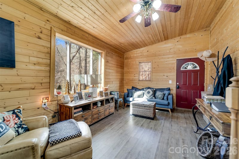 67 Watauga Heights Rd, Franklin, NC 28734