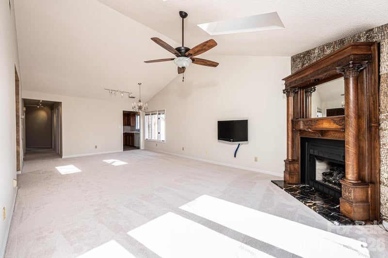 2231 6th St NW #16, Hickory, NC 28601