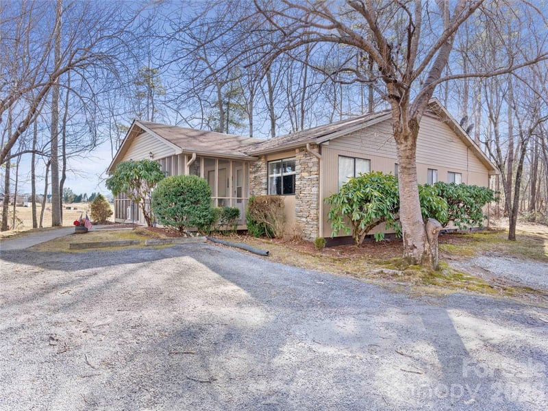 193 Freedom Rd, Hendersonville, NC 28792