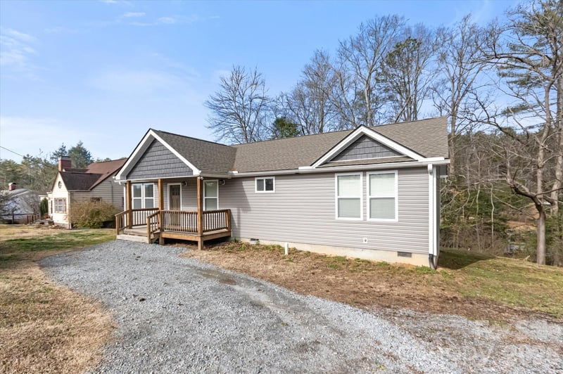127 Hawthorne Dr, Brevard, NC 28712