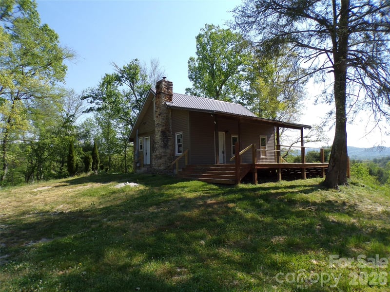202 Honor Ln, Hendersonville, NC 28792
