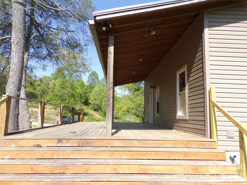 202 Honor Ln, Hendersonville, NC 28792