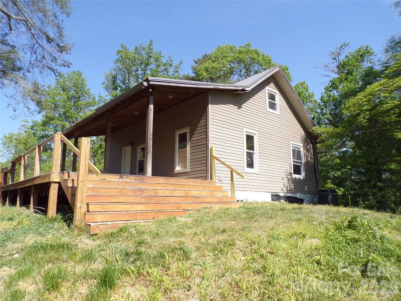 202 Honor Ln, Hendersonville, NC 28792