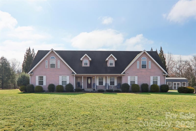 130 Crestview St, Canton, NC 28716