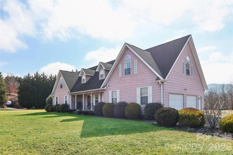 130 Crestview St, Canton, NC 28716