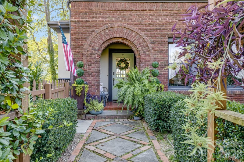 74 Saint Dunstans Cir, Asheville, NC 28803