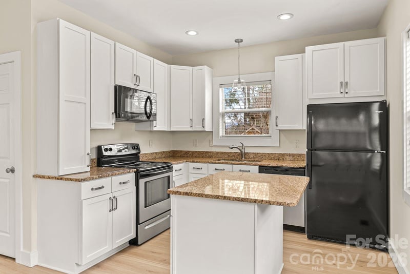 8 Thurland Ave, Asheville, NC 28803