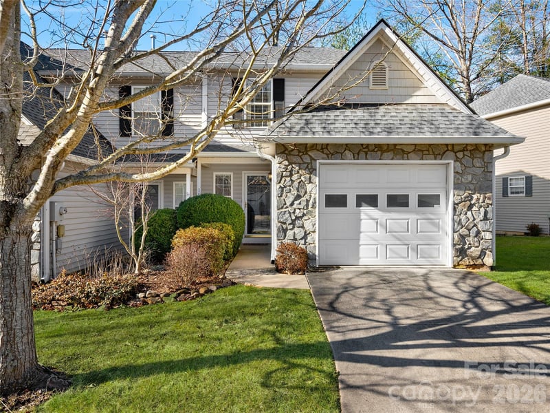 15 Willowick Dr, Asheville, NC 28803