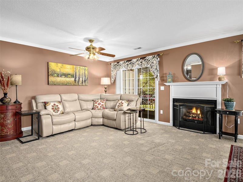 15 Willowick Dr, Asheville, NC 28803