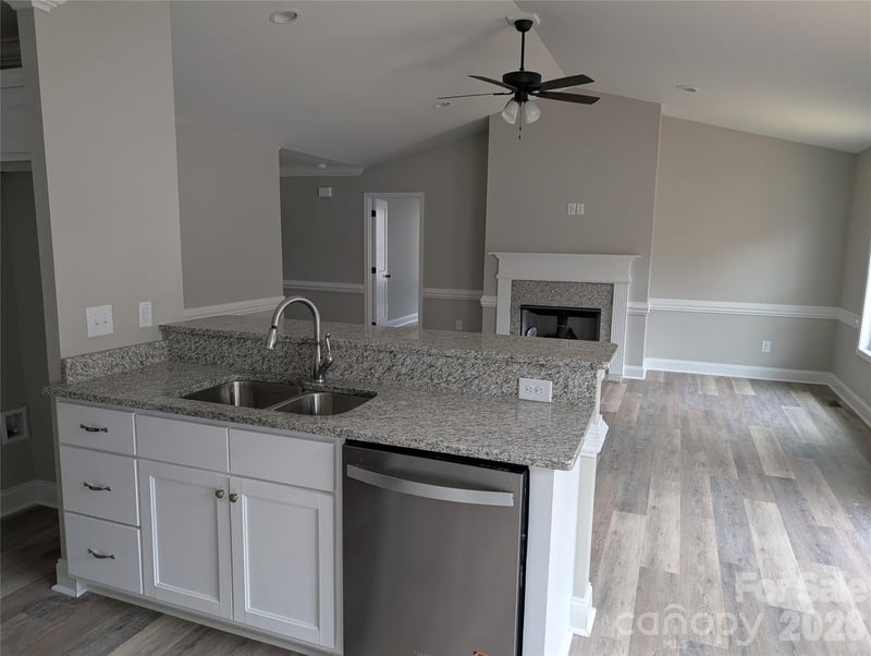4178 Saltwood Dr, Hickory, NC 28602