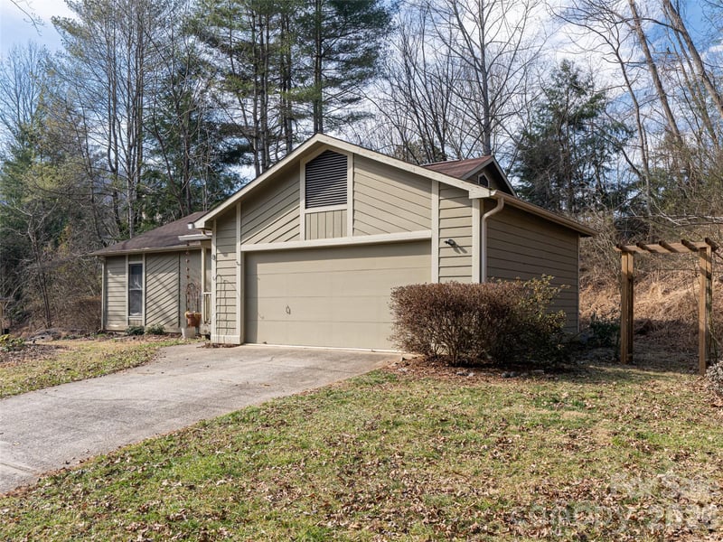 8 Turkey Toe Ln, Arden, NC 28704
