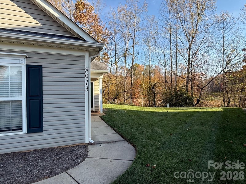 8913 Cinnabay Dr, Charlotte, NC 28216