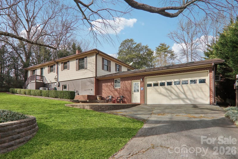 10 Oak Forest Dr, Asheville, NC 28803