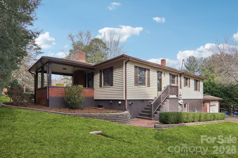 10 Oak Forest Dr, Asheville, NC 28803