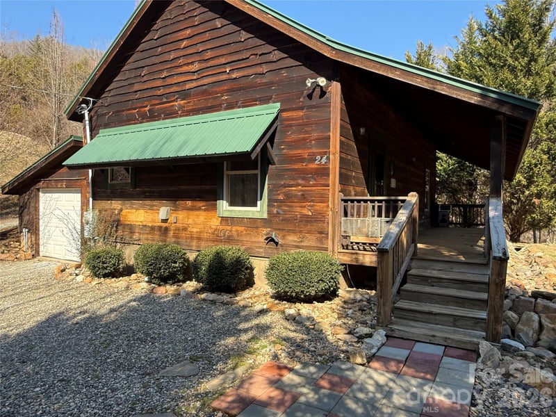 24 Supooh Ln, Sylva, NC 28779