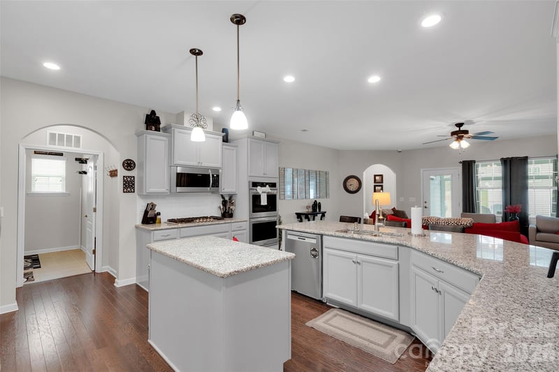 379 Kentmere Ln, Lake Wylie, SC 29710