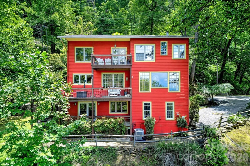 491 Valley View Dr, Mars Hill, NC 28754