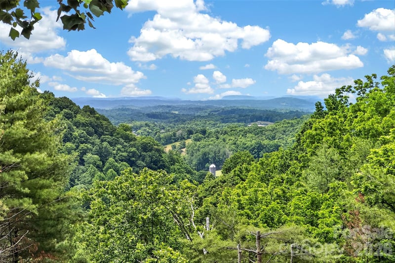 491 Valley View Dr, Mars Hill, NC 28754
