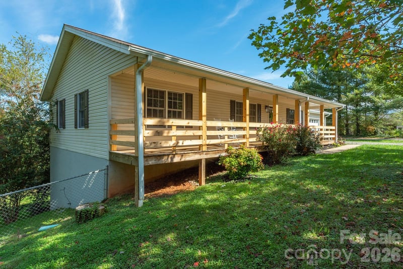 18 Garrison Rd, Weaverville, NC 28787