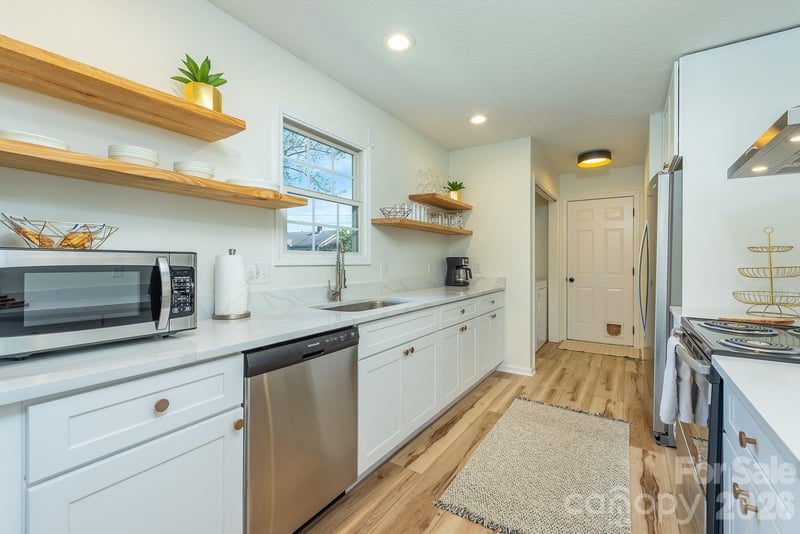 18 Garrison Rd, Weaverville, NC 28787