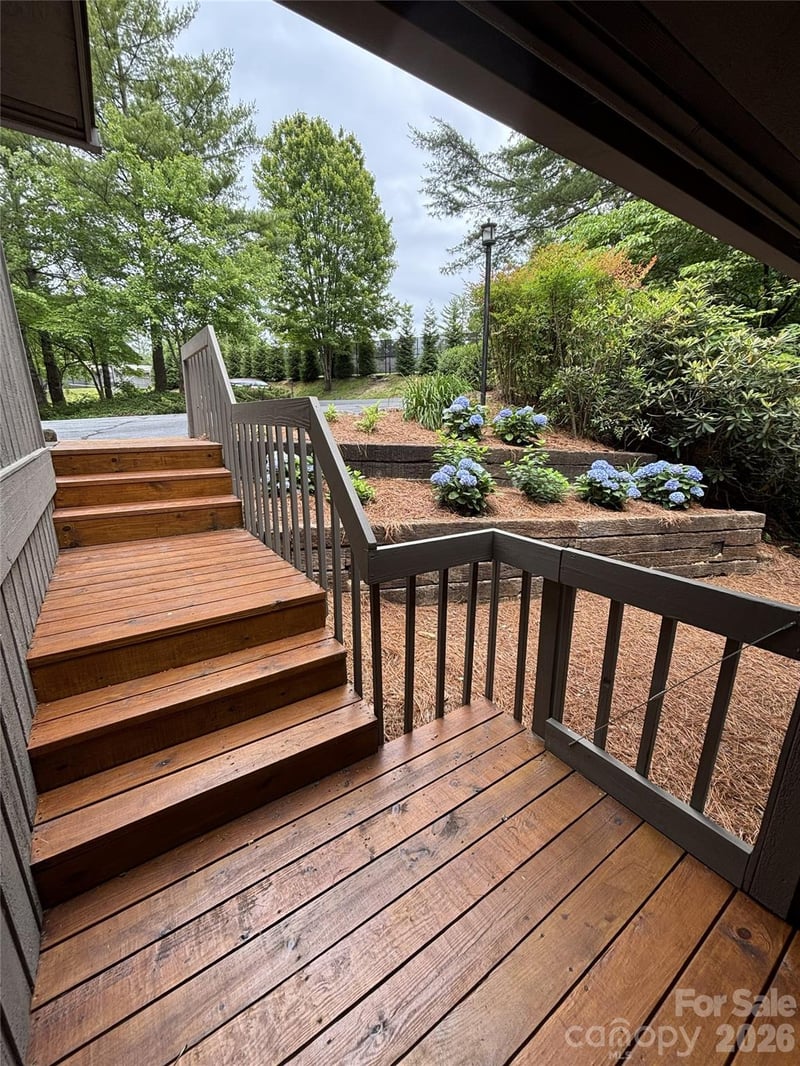 150 Racquet Club Villas Dr, Sapphire, NC 28774