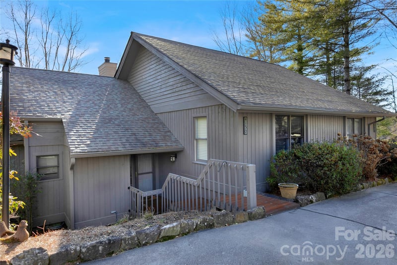 150 Racquet Club Villas Dr, Sapphire, NC 28774