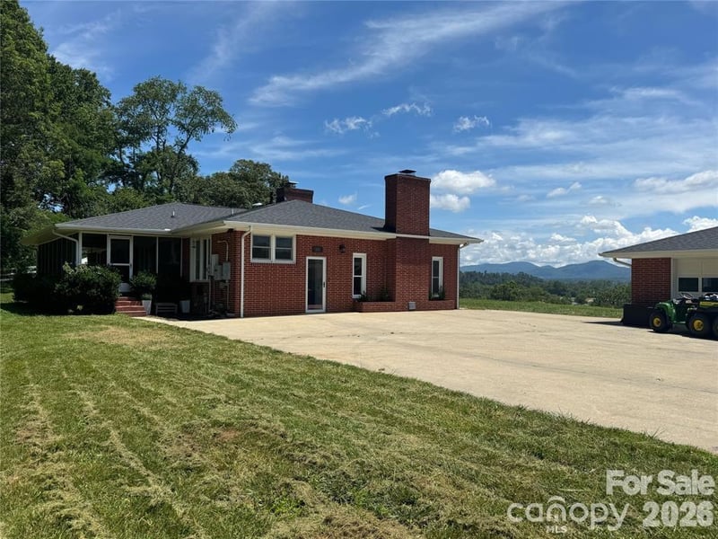 598 Miles View Rd, Mills River, NC 28759
