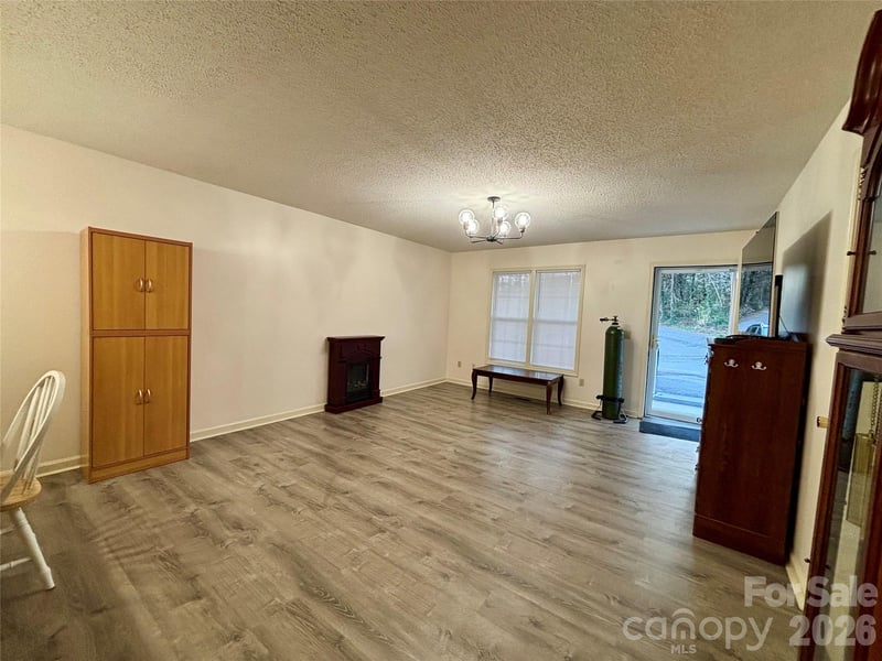 160 Whispering Pines Dr, Marion, NC 28752