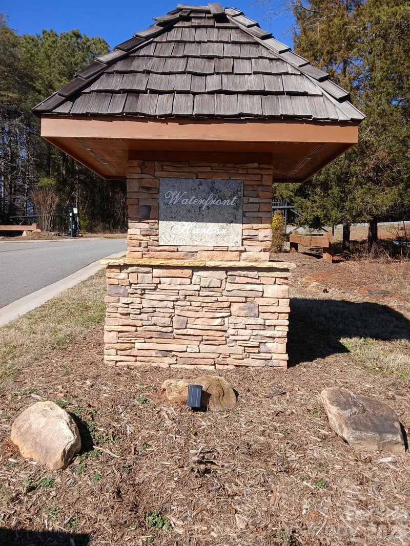 5747 Lake Pointe Dr, Granite Falls, NC 28630