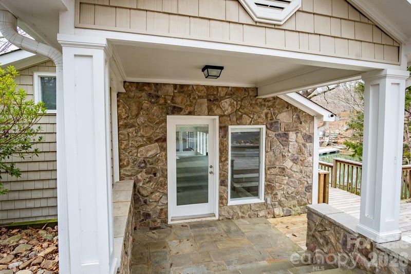 208 Island View Rd, Mount Holly, NC 28120