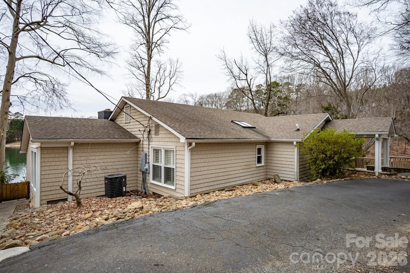 208 Island View Rd, Mount Holly, NC 28120