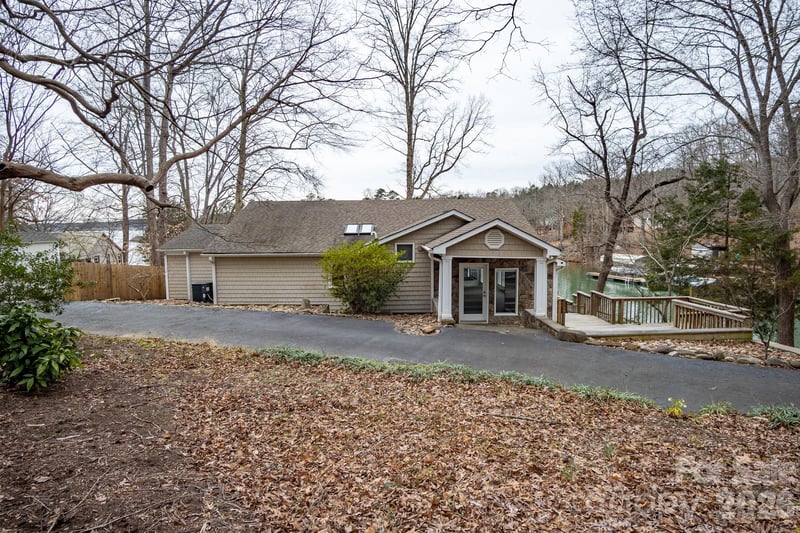 208 Island View Rd, Mount Holly, NC 28120