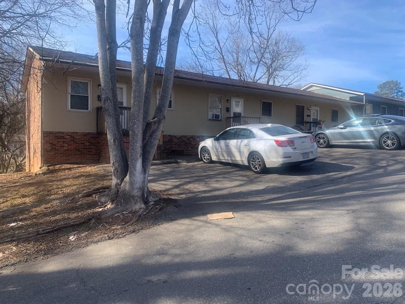1006 3rd St, Hickory, NC 28602