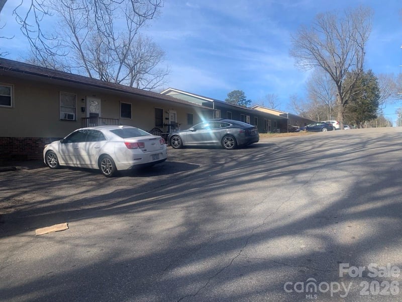 1006 3rd St, Hickory, NC 28602