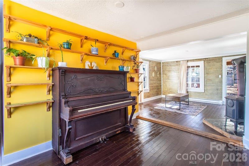 105 Adams Hill Rd, Asheville, NC 28806