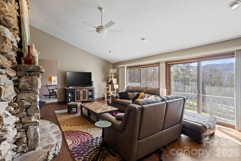 404 Browning Rd, Hendersonville, NC 28791