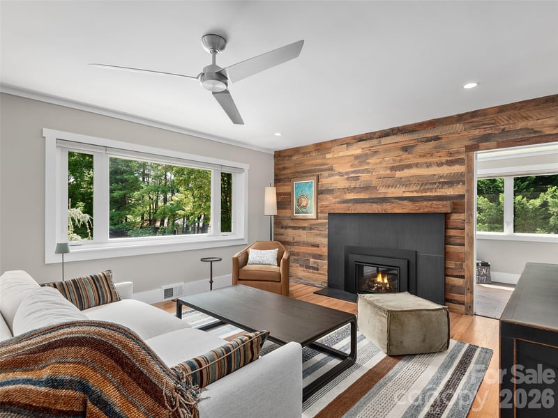 29 White Pine Dr, Asheville, NC 28805