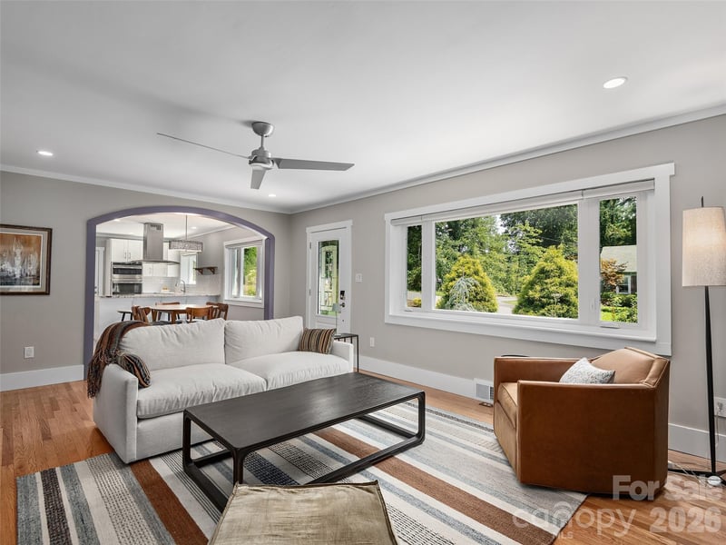 29 White Pine Dr, Asheville, NC 28805