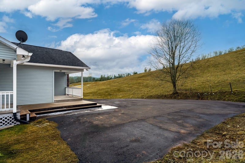 7215 Hwy 421 Hw, Vilas, NC 28692