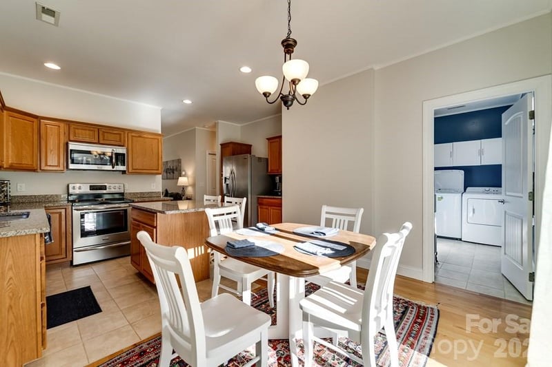 990 Hornet Dr, Whittier, NC 28789