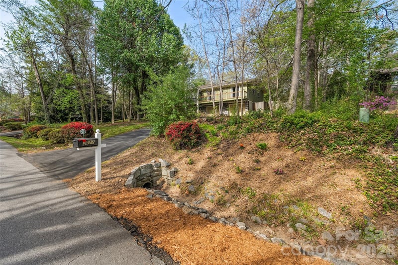 3017 Chestnut Tree Rd, Hendersonville, NC 28792