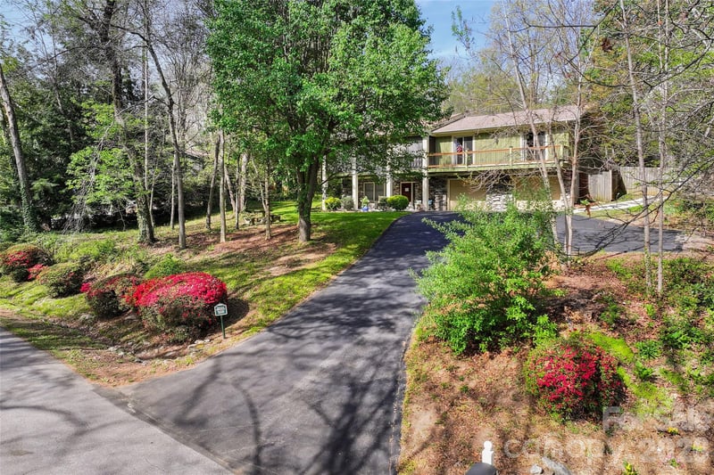 3017 Chestnut Tree Rd, Hendersonville, NC 28792