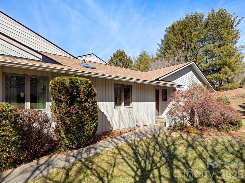 132 Deerlake Dr, Asheville, NC 28803