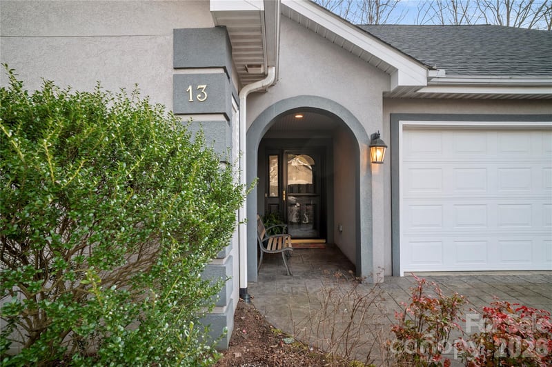 13 Stonebridge Dr, Asheville, NC 28805