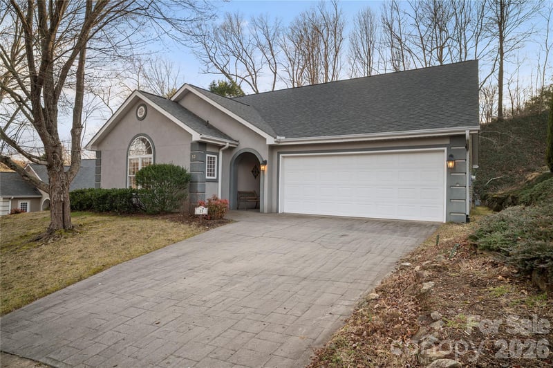 13 Stonebridge Dr, Asheville, NC 28805