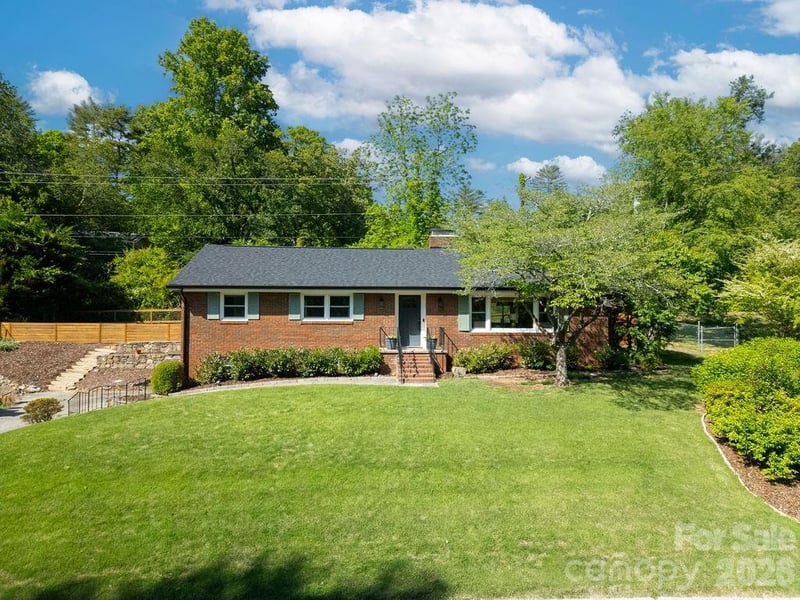 84 Far Hills Ter, Brevard, NC 28712