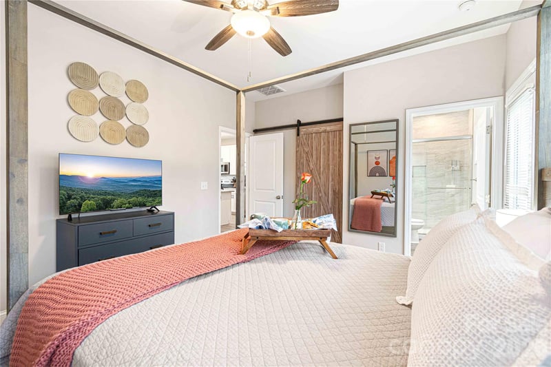 22 Daniel Rd, Asheville, NC 28806