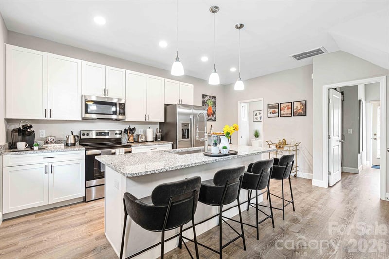 22 Daniel Rd, Asheville, NC 28806